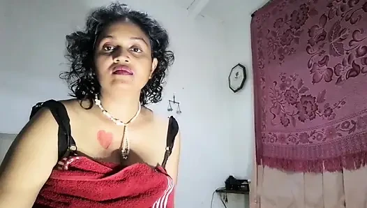 ep5 Desi stiefmutter fand kamera von stiefsohn und sie strippt für ihn, um muschi-show zu sehen beginnt auf dem bett zu legen beginnt ihre möpse job.mp4