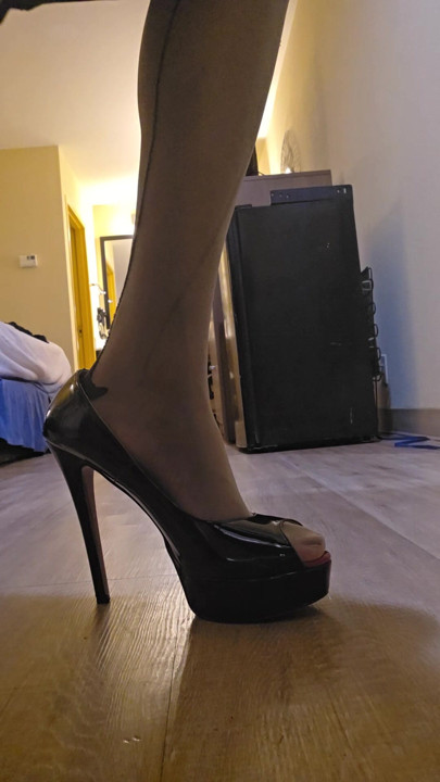 Black skirt and heels
