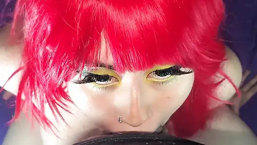 Güzel üvey kızım üvey annesi evde yokken yarağımı emmeyi ve dölümü yutmayı seviyor.