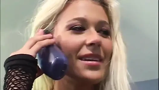 Piercingli amcık seksi sarışın göt sikişi... ağzına boşalma