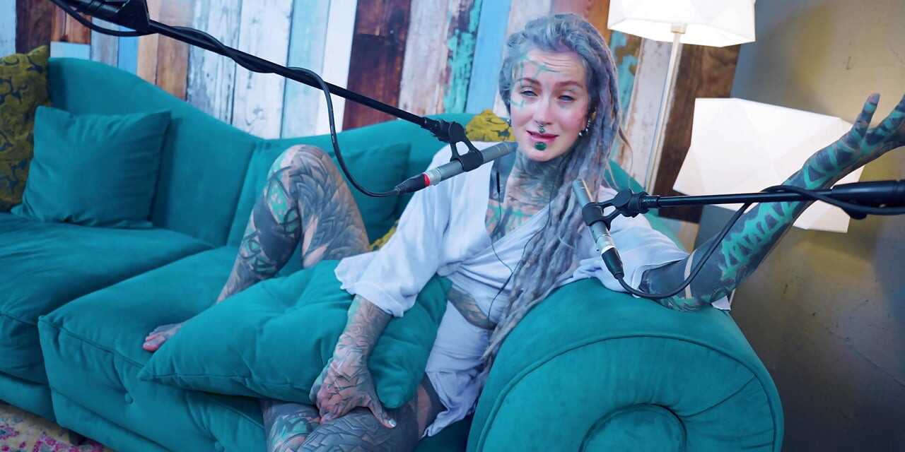 Ich spreche über H - Glück - ASMR podcast SFW spricht goth dünnes mädchen dreadlocks tattoo-modell inked mädchen