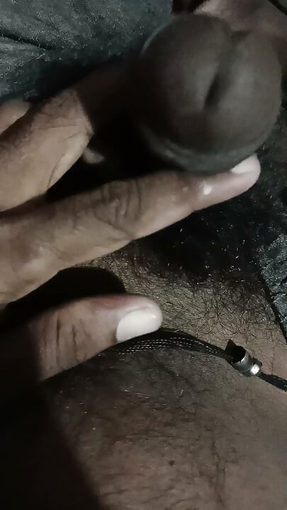 手淫的年轻男人