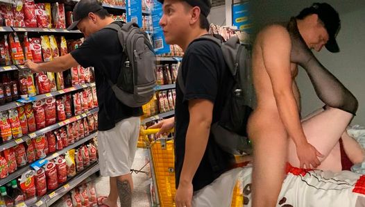 Me encuentro con un joven en el supermercado y terminamos follando