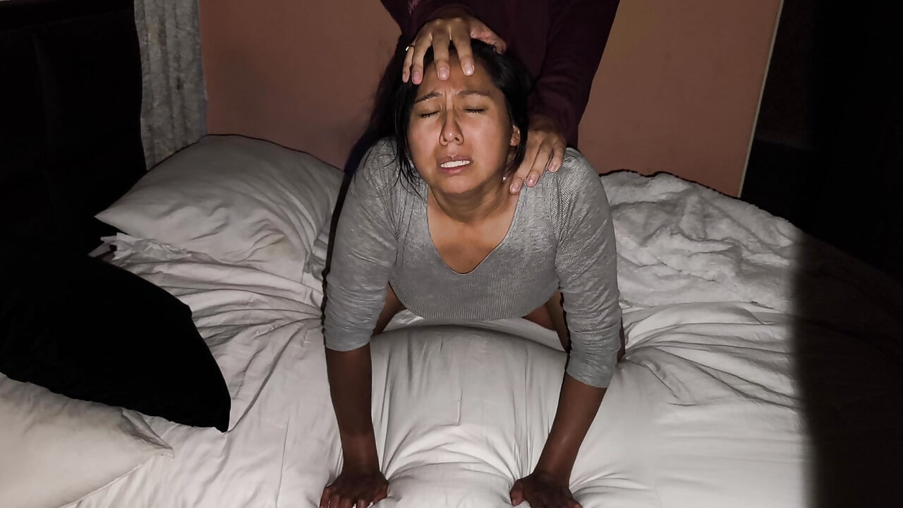 Please I don't want to anymore! The wife of the neighbor who ran away from home begs me
