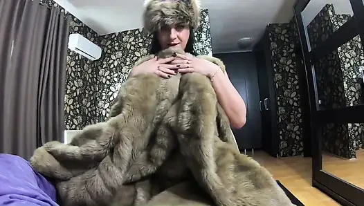 Bosku nyepong kontol, mainin mantel bulu dan crot di tubuhku