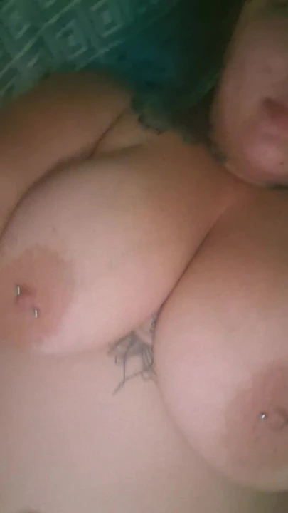 Prazer minha buceta 🔥 suculenta pré-inseminada