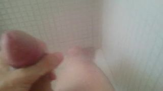 Masturbándose en la ducha de nuevo
