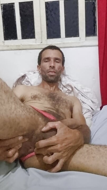 Îmi place foarte mult să fiu complet goală, astfel încât lumea să-mi poată vedea nuditatea