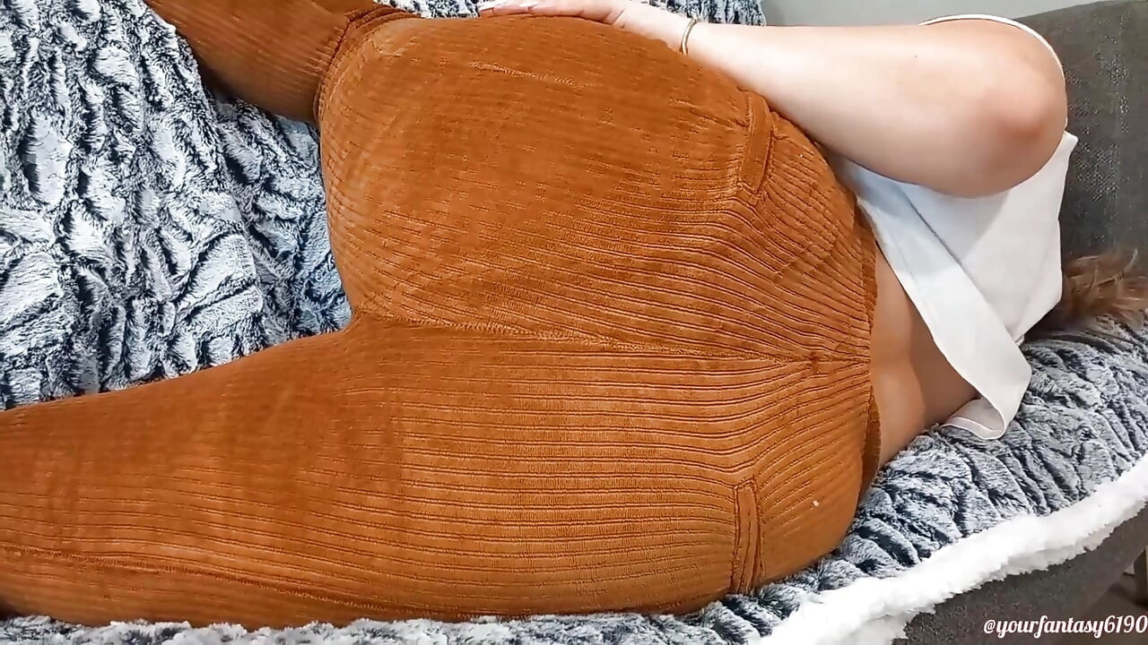 Big ass farts in corduroy pants