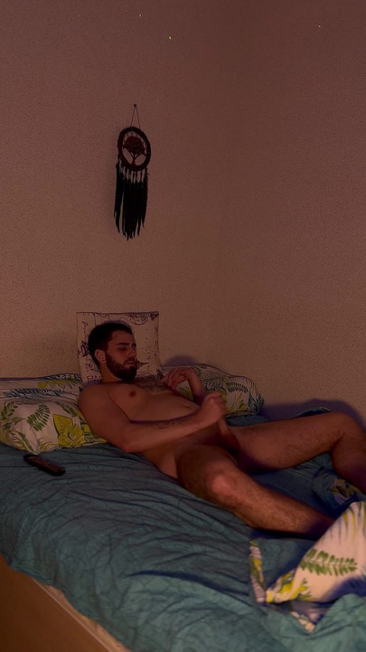 Bearded Gay Jerks off His Dick Before Going to Bed