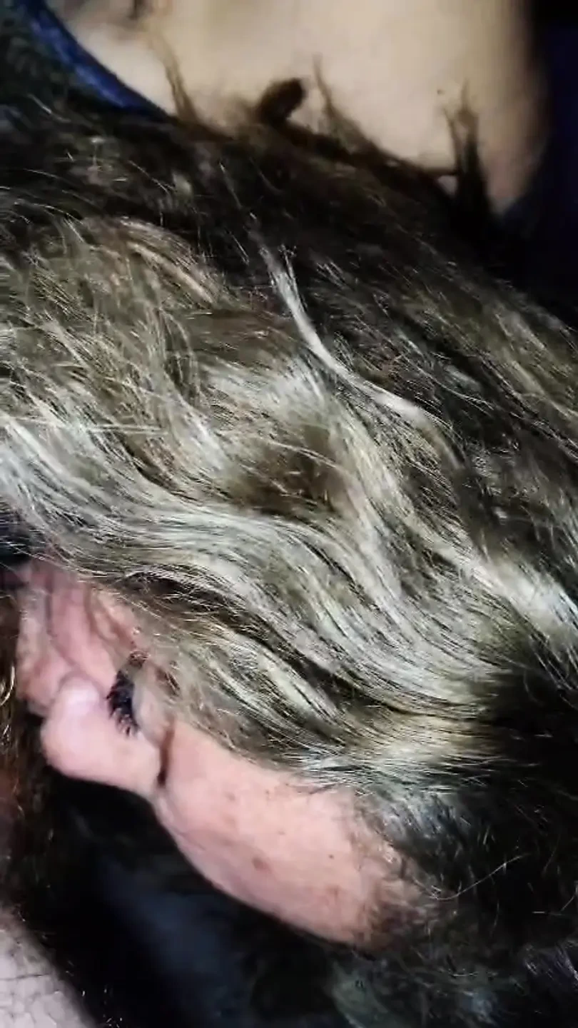 Mẹ kế nuốt tất cả và thích nó