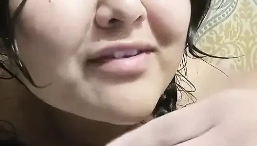 Rub Dub'a sürt! Tatlı kalın kız arkadaş banyo videosu gönderiyor - deesdeepthroat