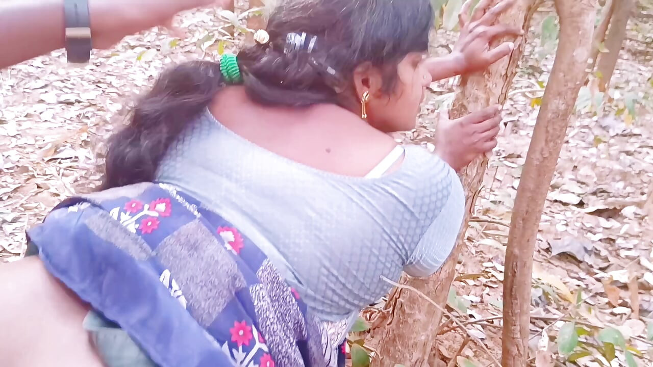 Indisk utendørs sex. Desi Bhabi Hemmelig jævla mann i skogen. Telugu skitne samtaler.