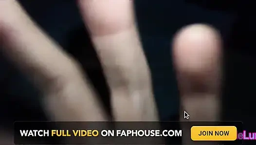 Я пошла в дом моего друга, не удержалась, и дала ему мою задницу!