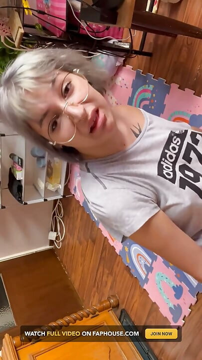 땀에 젖은 이인종 간 산책