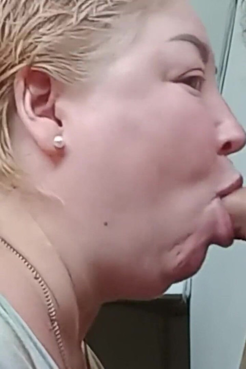 Chupando meu pau na entrada 2