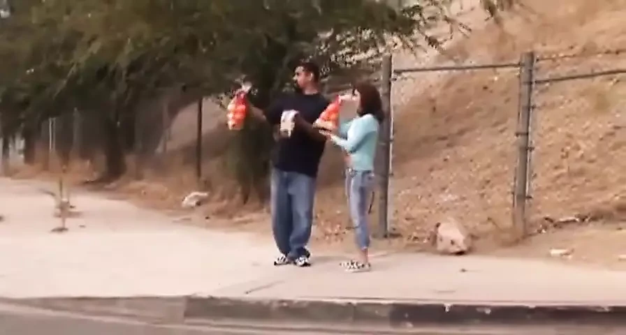 A kanos barna szereti a farkát hármasban. Chanel Chavez - perverz milfek n tinik