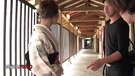 Passionate Asian beauty Aoi Mizuno delivers sexy outdoor blowjob thrill