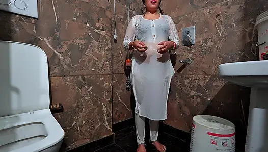 jija sali bath fick- desi indische schwägerin von jija ji verführt und gefickt, wenn sie duscht.