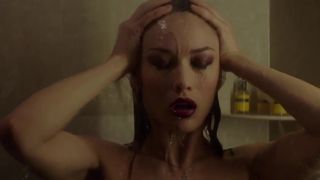 Olga Kurylenko como uma prostituta