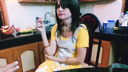 Istri yang lagi sange ini pengen dipuasin sama besar