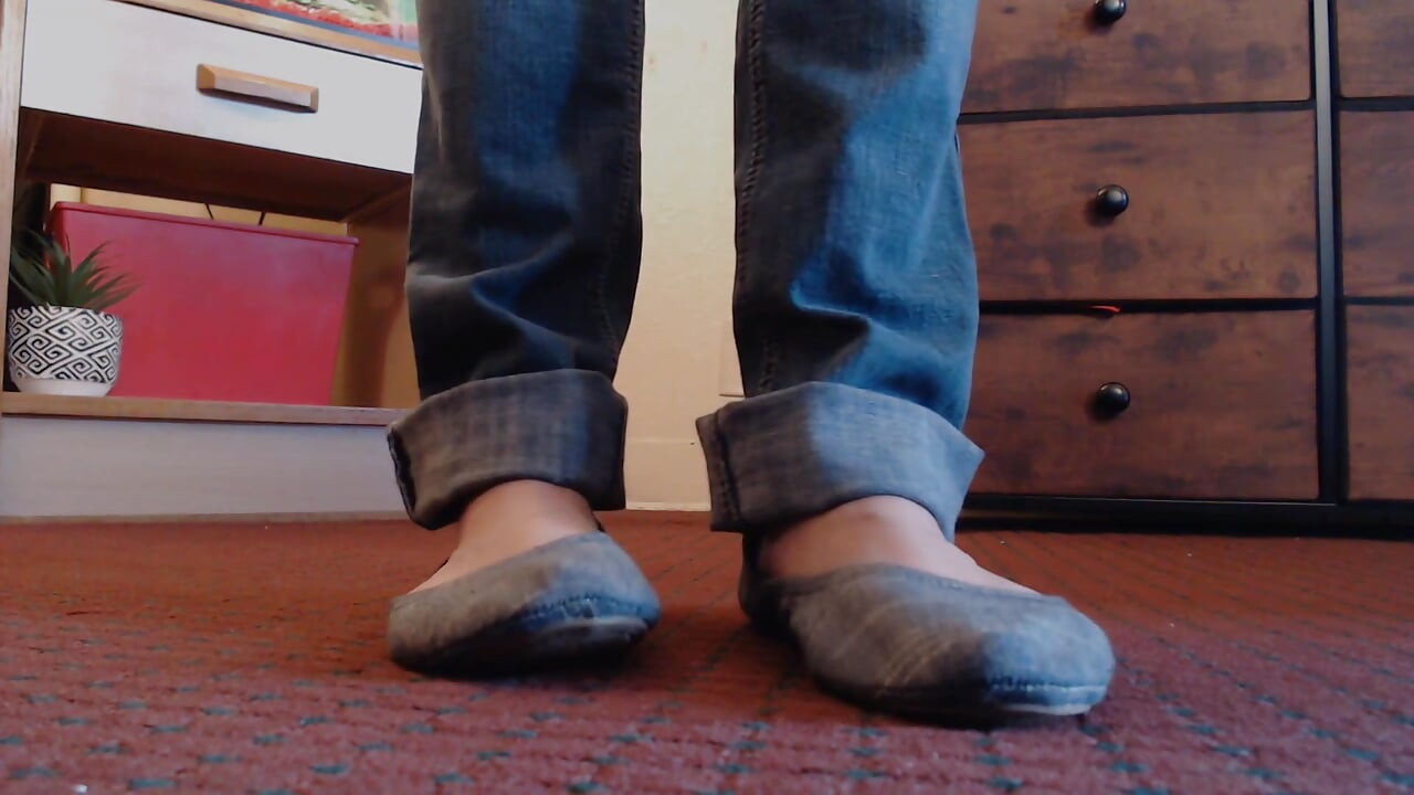 Toe Wiggles Dipping Ballet Flats Dirty