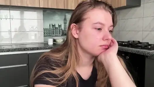 Jucielussie sabah mutfakta mastürbasyon yapıyor