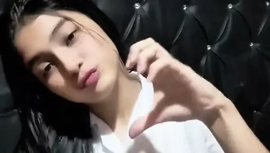 Üvey annenin vahşi döllenmesi yatak odasını sallıyor