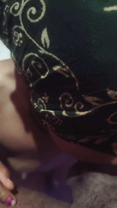 Pati aur patni sex karte hain raat mein