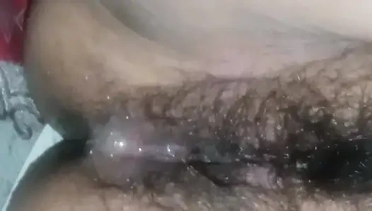 Freundin fickt zu hause versehentlicher creampie drinnen