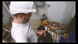 Builder szorstki hoduje moją dziurę w szafie