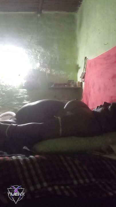 Tatminsiz desi köyü yengesi sevgilisiyle sikiliyor