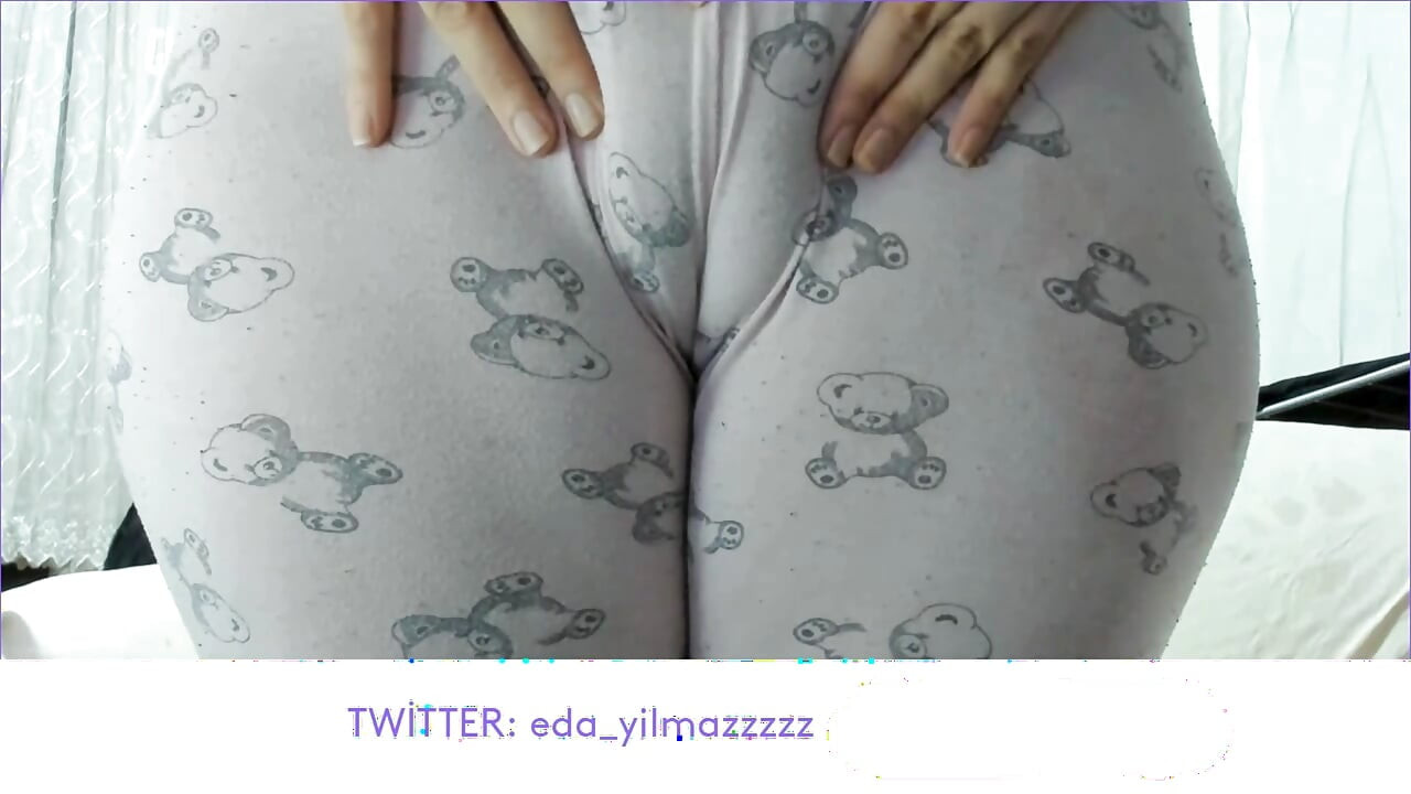 CAMELTOE- MASTURBATE WITH PAJAMAS- RUBBING PUSSY WITH PAJAMAS