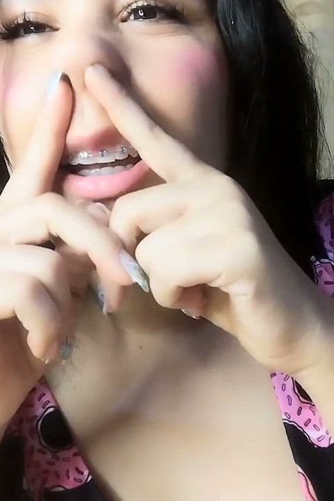 Makeup Girl Picking Snots Long Nails Fuck My Nose Cum Braces
