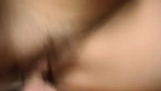 Две милашки из Германии стрижут загруженный член в тройничке