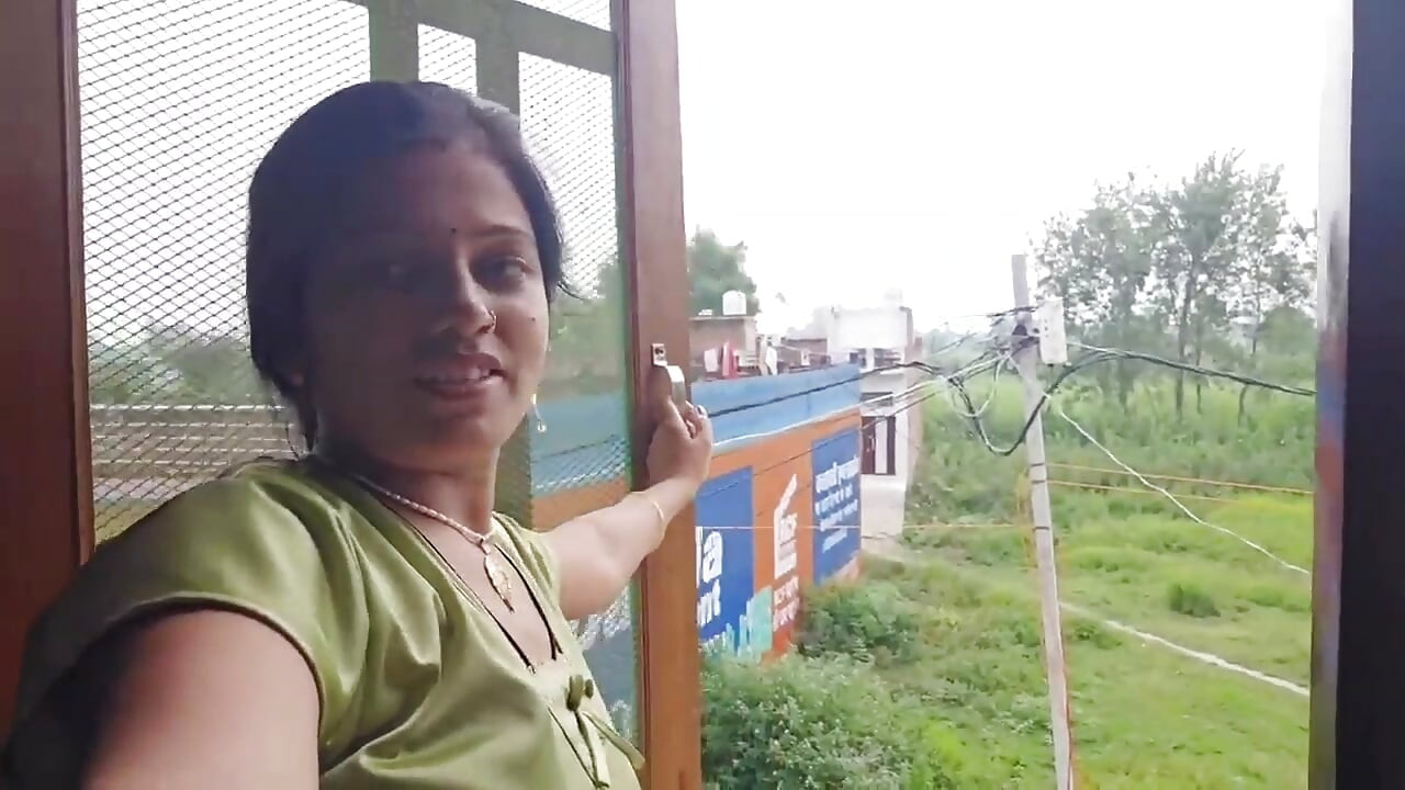 Jija ji ne apne choti sali ki virgin pussy milte hi uski pussy ros nikal diya,pussy ros piya jija ji ne guder ros yammy