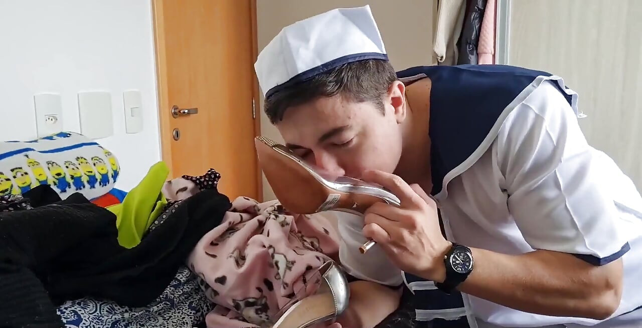 La déesse Kiffa et une marine font son collègue