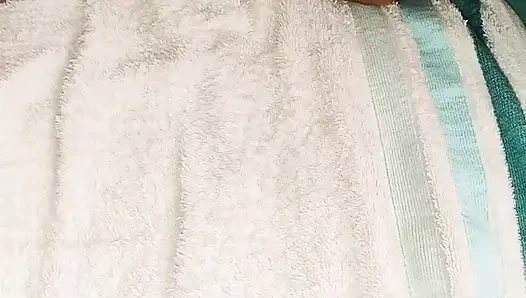 Hiyunamei suka pamer memek di kamar