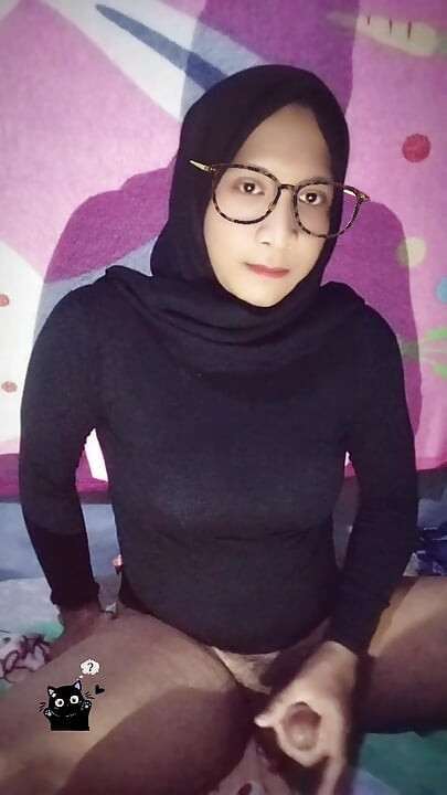 Hijab Girl Goes Home From Work