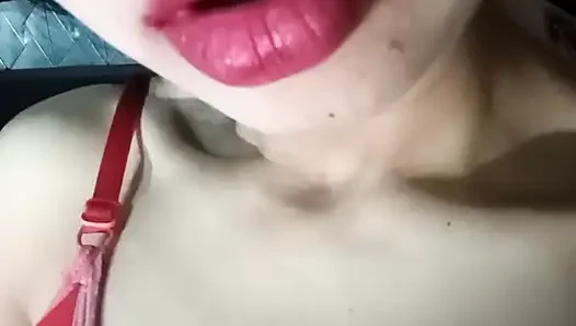 Meine frau zeigt ihre muschi vor der cam-show Mavin