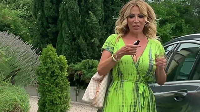 BUSTY FAMOUS ITALIAN MILF...