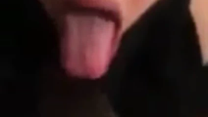 Сучка из Марокко в хиджабе сосет большой черный член в Марокко