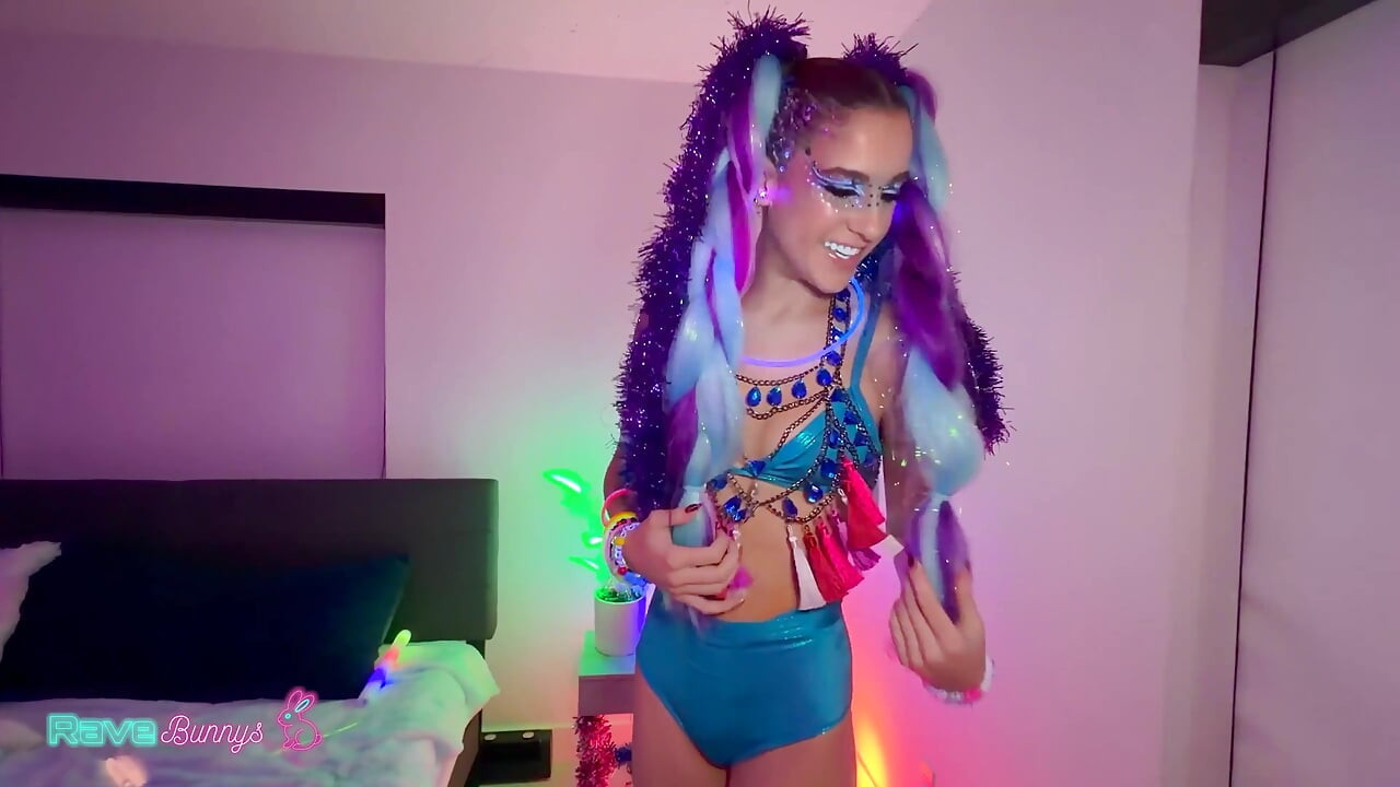 Rave Girl Madison Steel Spreads Her Legs for the Dj’s Dick!