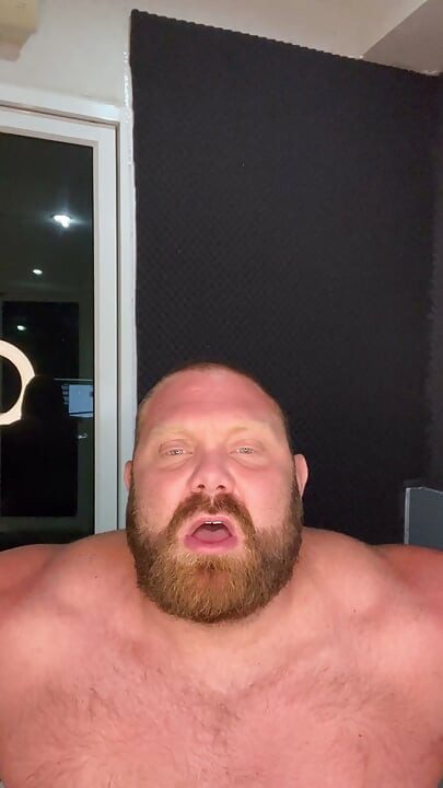 Muscle Ddy Catches You Perving