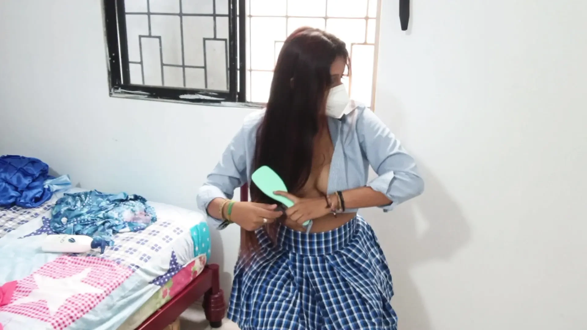 College masturbates – hot schoolgirl