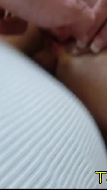 Momen menawan dari "memek ibu-ibu seksi ini dientot habis-habisan, tapi pengen banget di-anal"