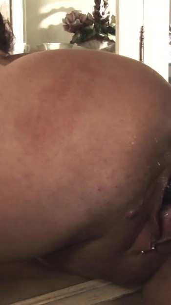Powerful moment from "Domina laesst sich von Ihren Freundeinnen Arsch und Pussy lecken"