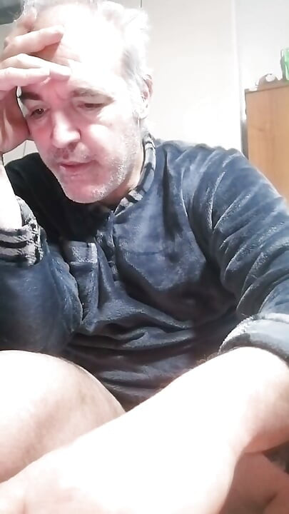 Você tem que lamber bem meu pau duro!