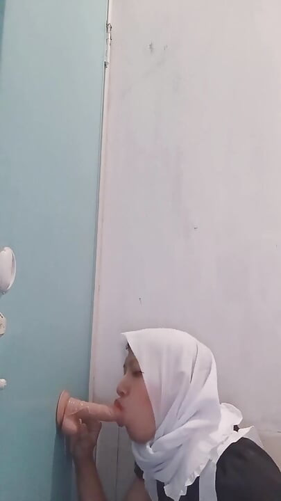 Покоївка в хіджабі