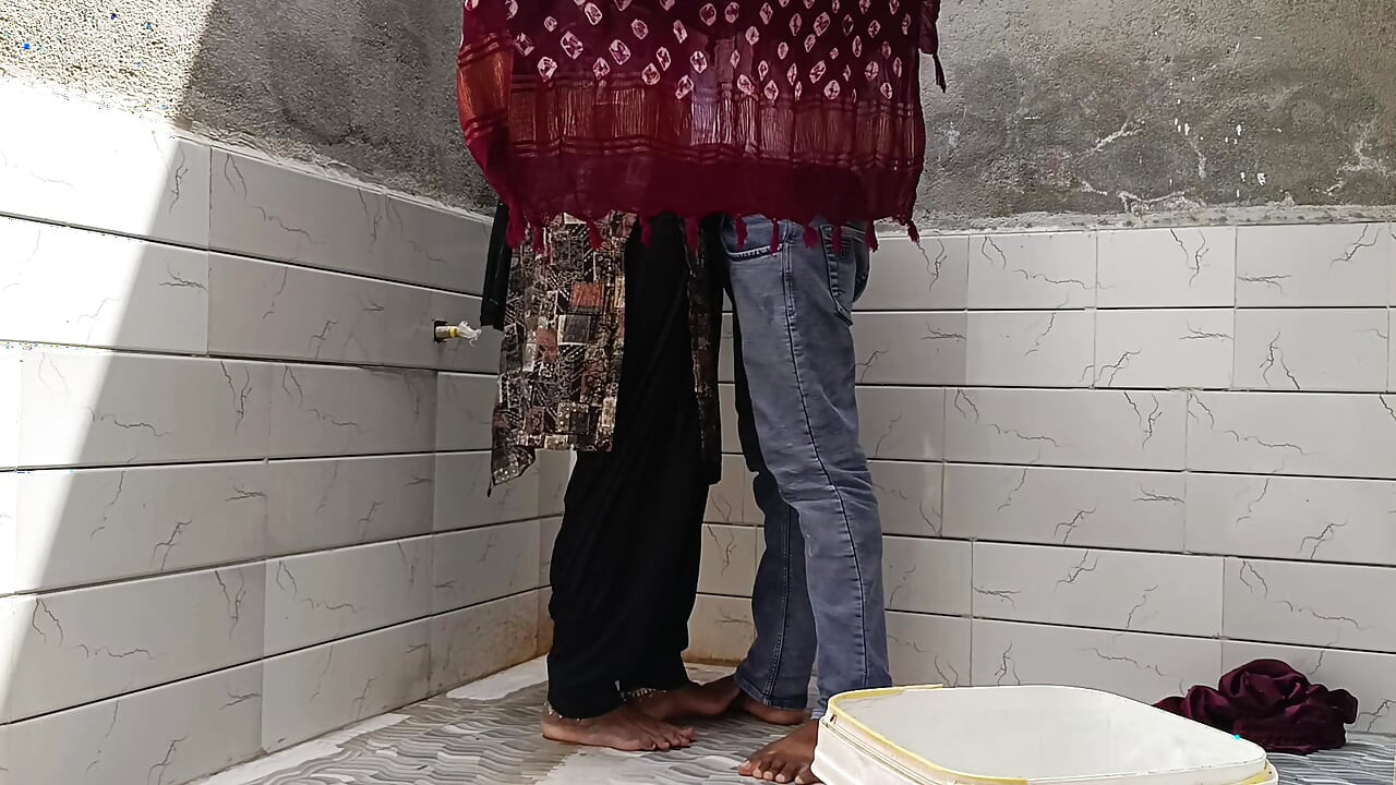 Pati Bahar Gaye the padosi